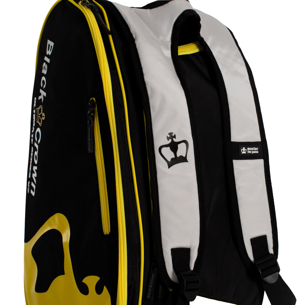 Paletero Black Crown Ultimate Series V2 amarillo y negro de pádel vista asas blancas