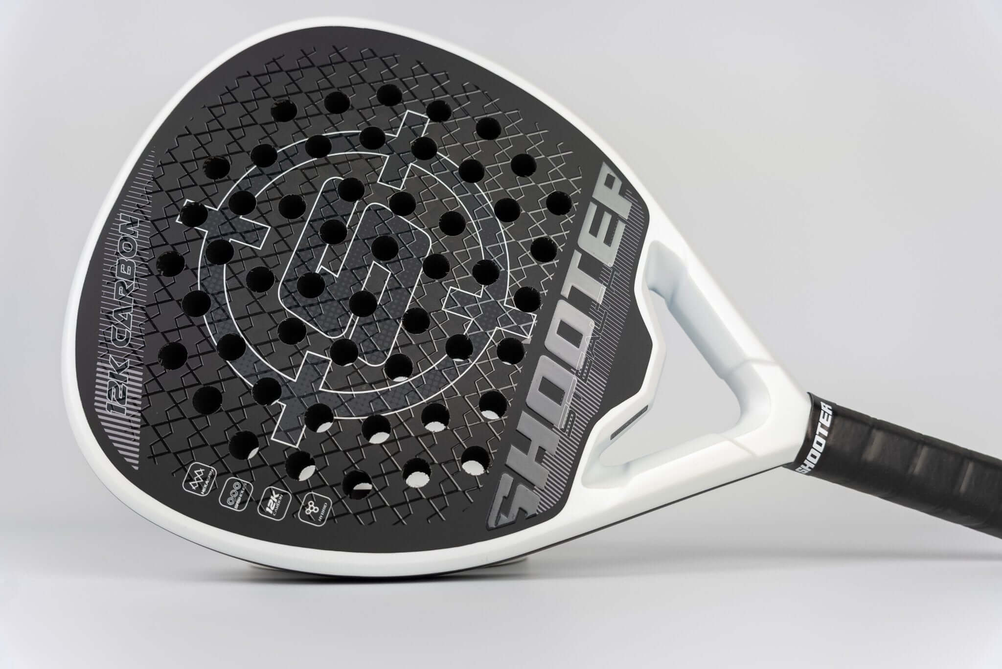 PALA CON BASALTO SHOOTER STEALTH 2025 de carbono 12K y núcleo híbrido EVA